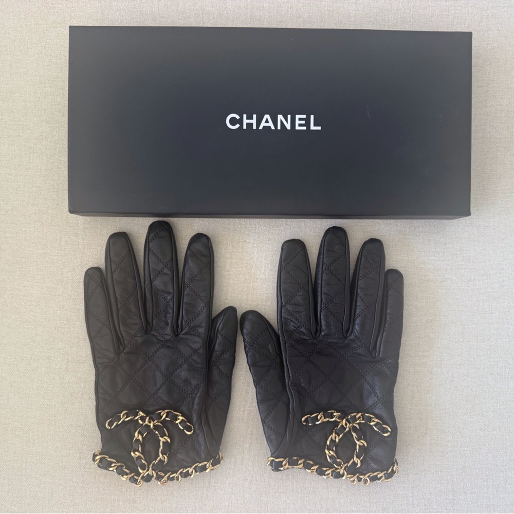 CHANEL Black Quilted Leather Gloves with Gold Chain Trim